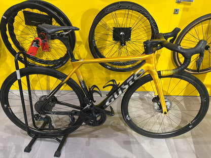 Gusto Custom — gruppo Shimano 105 Di2, taglia M