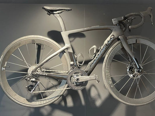 Pinarello F 2025 usata — vista laterale