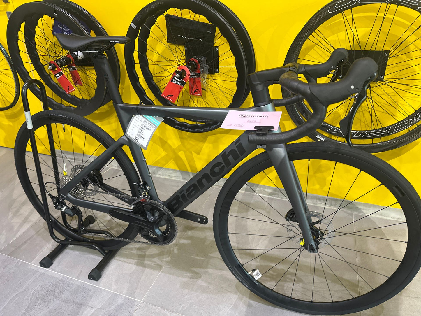 Bianchi Oltre Race 2025 usata — vista laterale