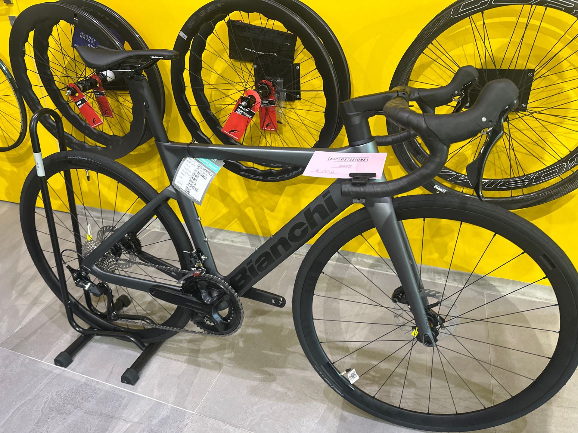 Bianchi Oltre Race 2025 usata — vista laterale
