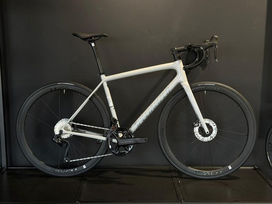 Specialized Aethos 2 Expert 2026 usata — vista laterale