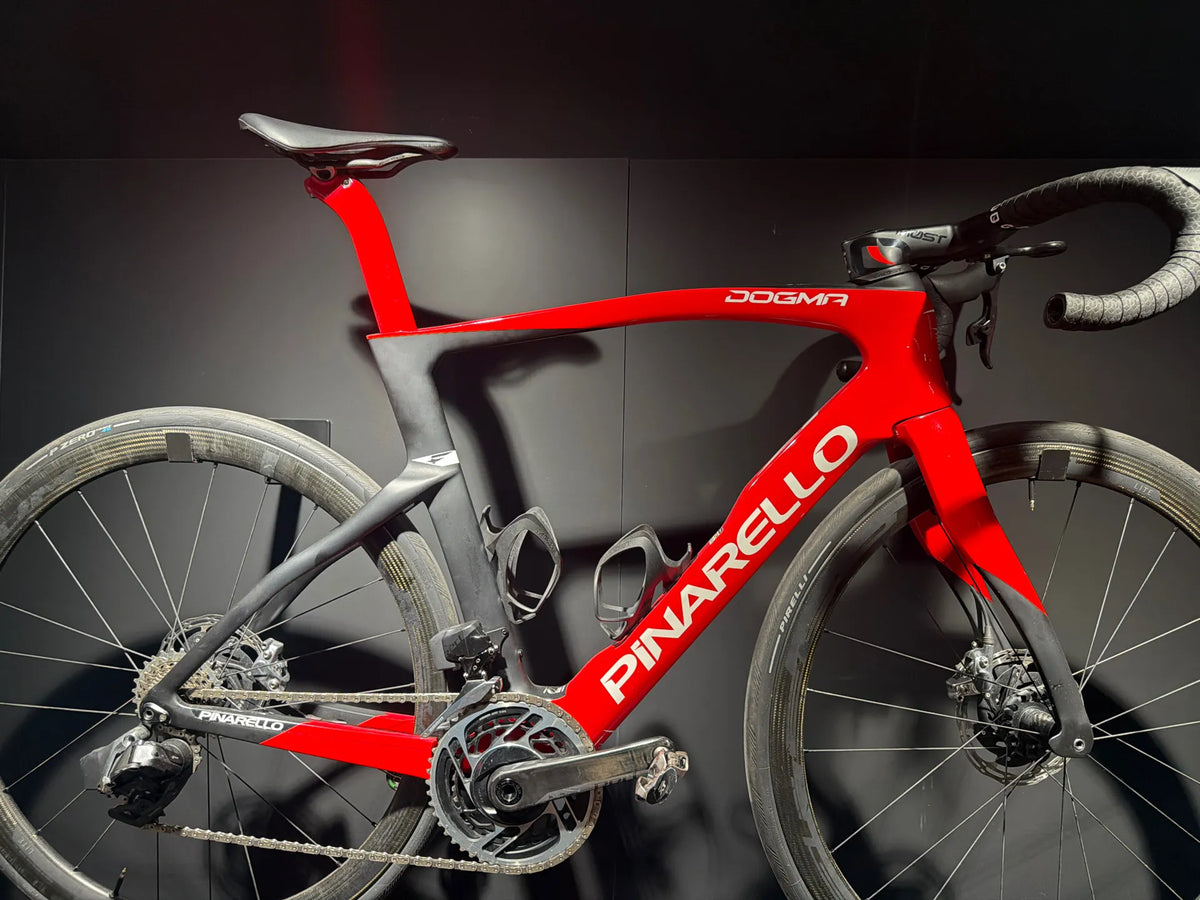 Pinarello Dogma F 2025 usata — vista laterale