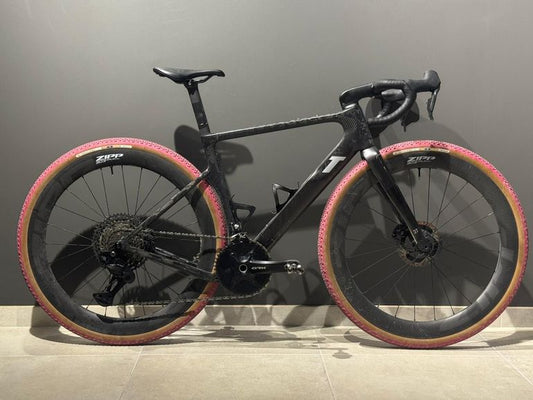 3T Racemax Italia Project X 2025 usata — vista laterale