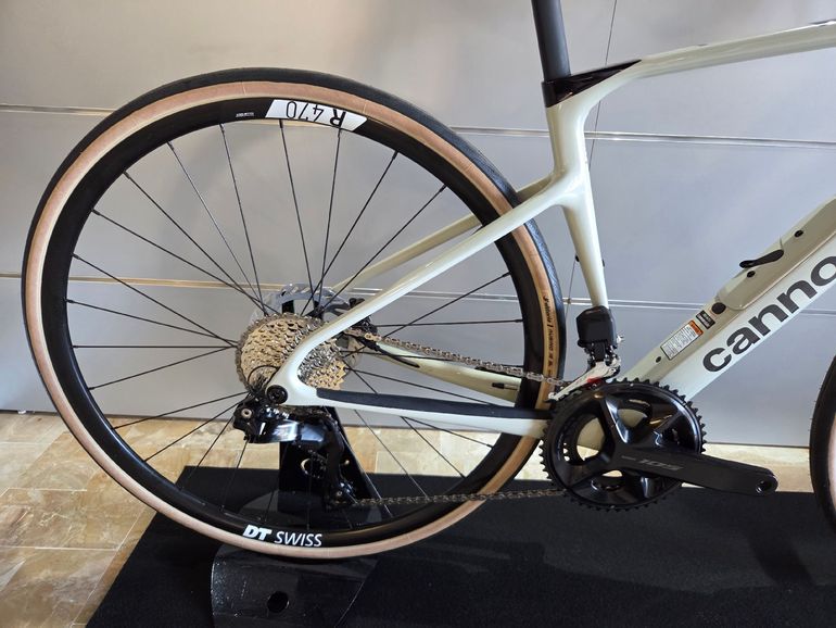 Cannondale Synapse Crb4 — gruppo Shimano 105 Di2, taglia 51 cm