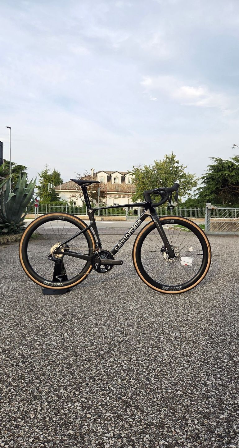 Cannondale Supersix Evo 2027 usata — vista laterale