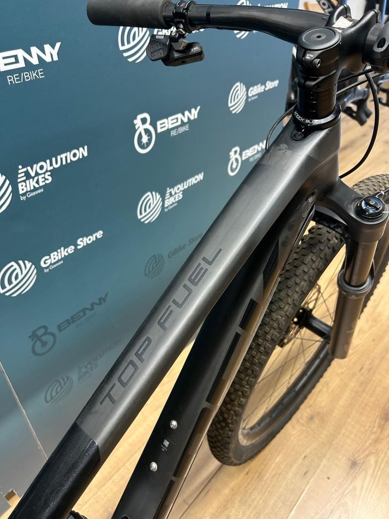 Trek Top Fuel 2023 usata — dettaglio