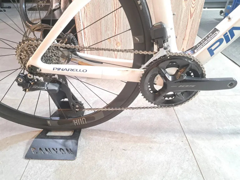 Pinarello F5 — gruppo Shimano 105 Di2, taglia 53 cm
