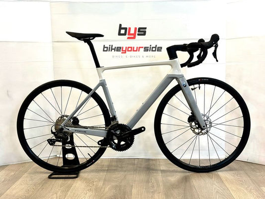 Focus Izalco 2025 usata — vista laterale