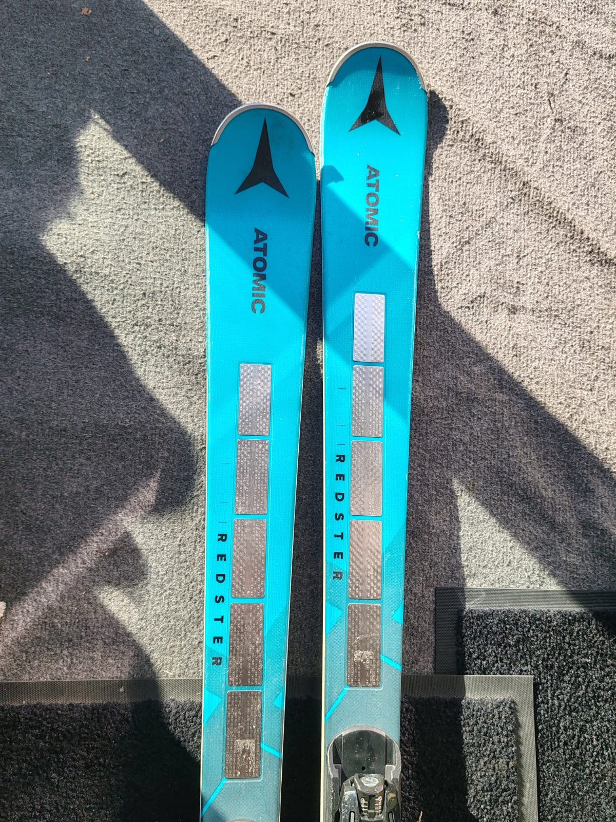 Atomic Redster X9S Revoshock S — raggio 14.2m, waist 66mm