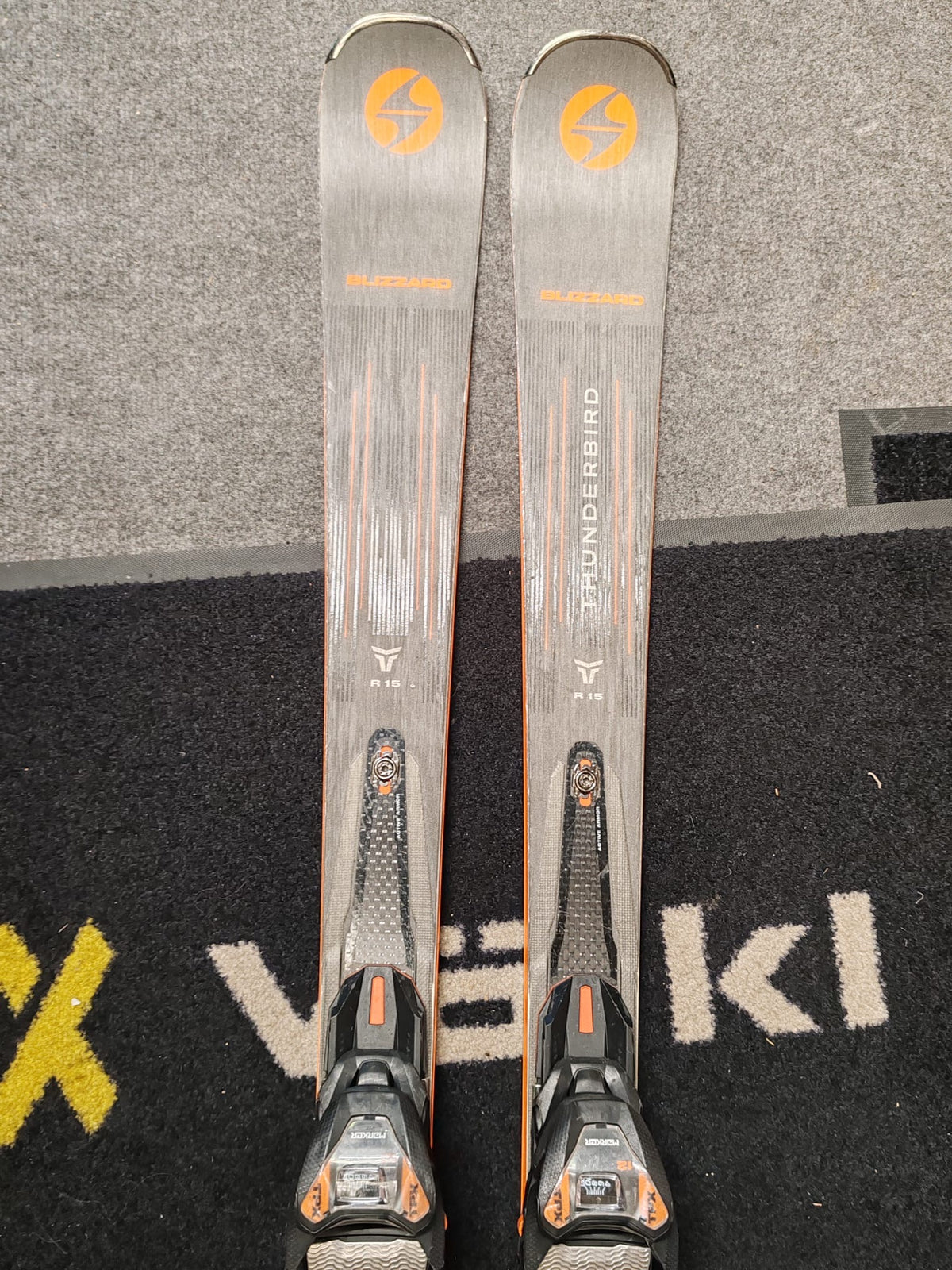 Blizzard Thunderbird R15 — raggio 12.5m, waist 69mm