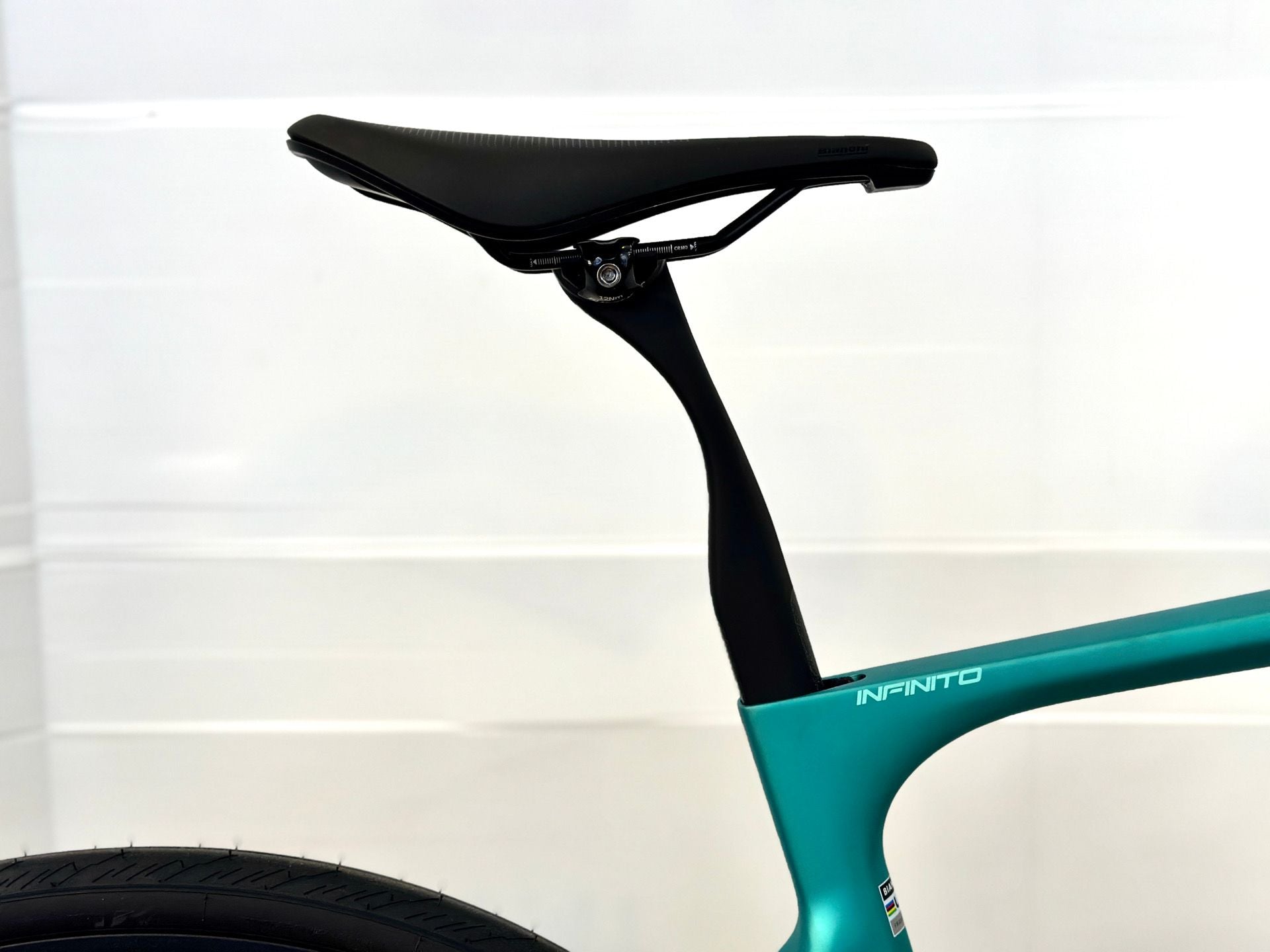 Bianchi Infinito — gruppo Shimano 105, taglia 57