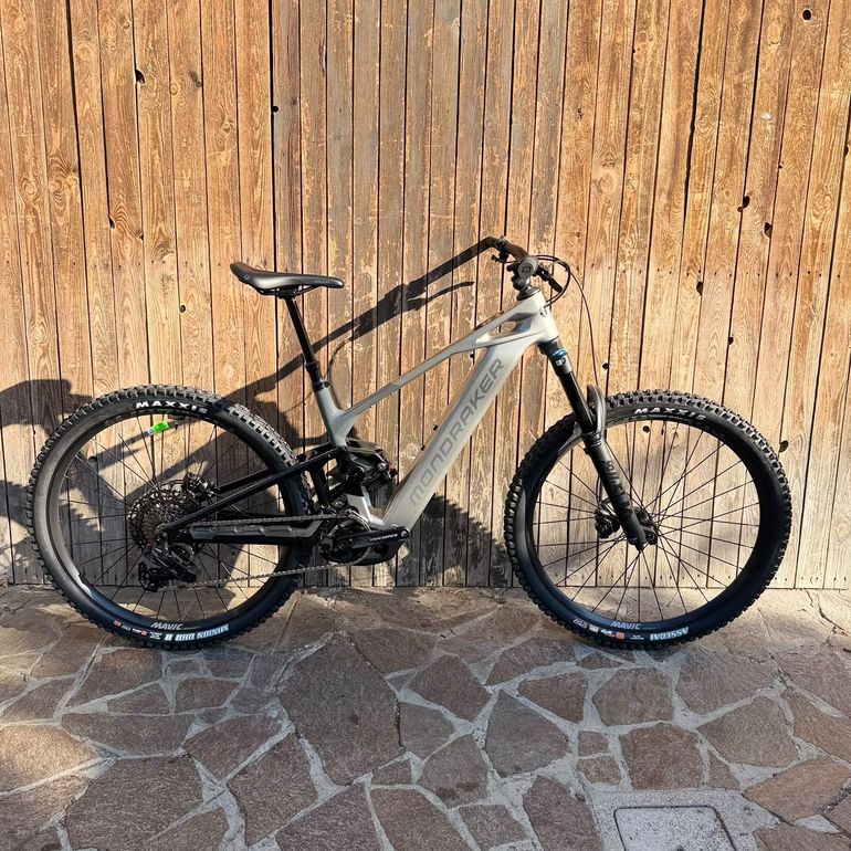 Mondraker Crafty R 2026 usata — vista laterale