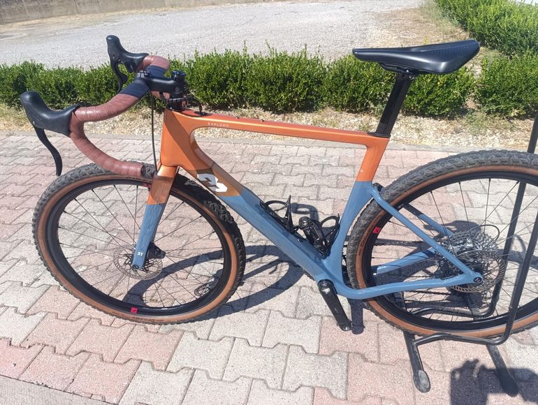 3T Exploro 2024 usata — vista laterale