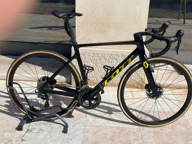 Scott Addict Rc 2021 usata — vista laterale