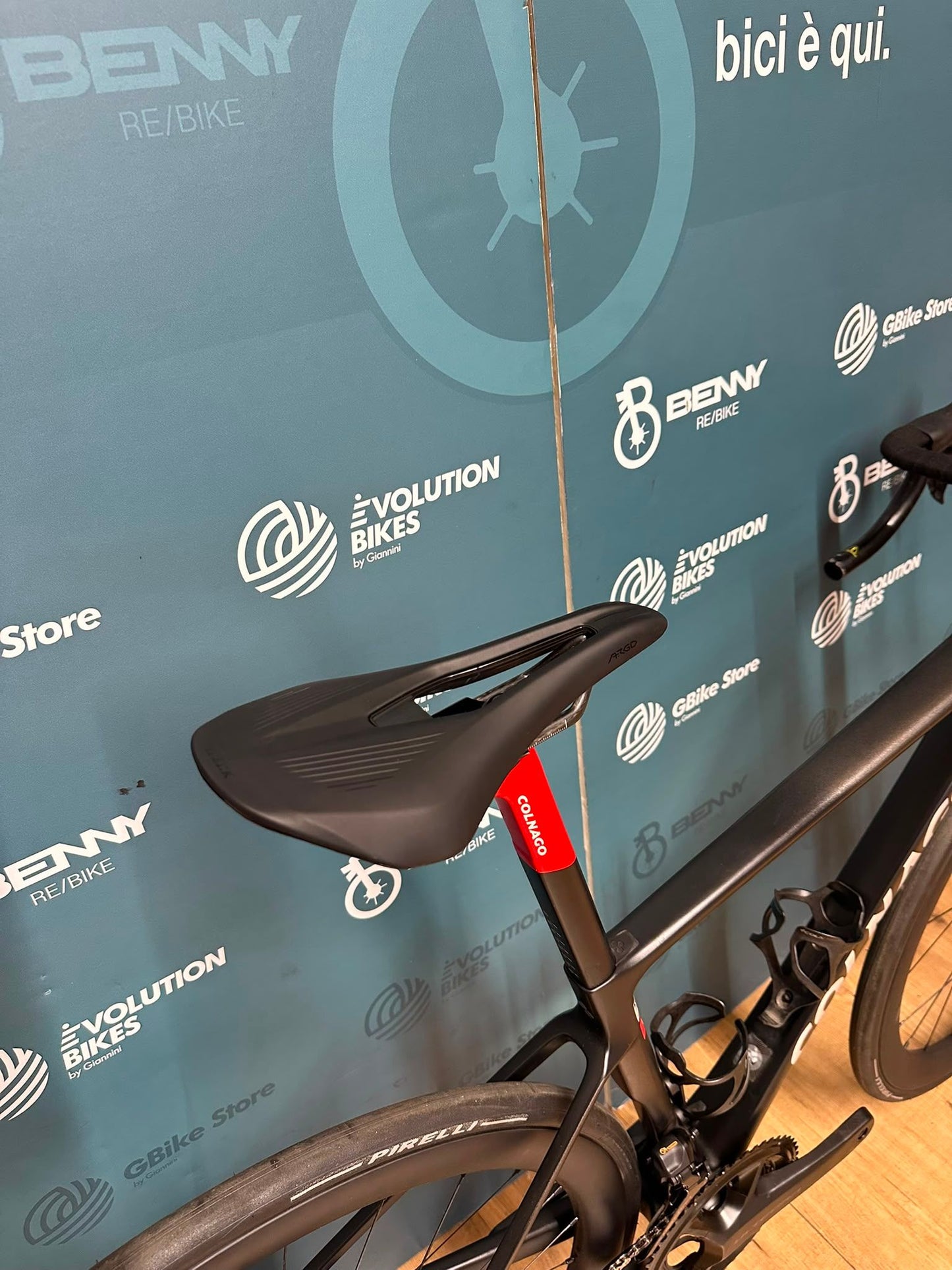 Colnago V4rs Team Uae Emirates 2024 usata — dettaglio