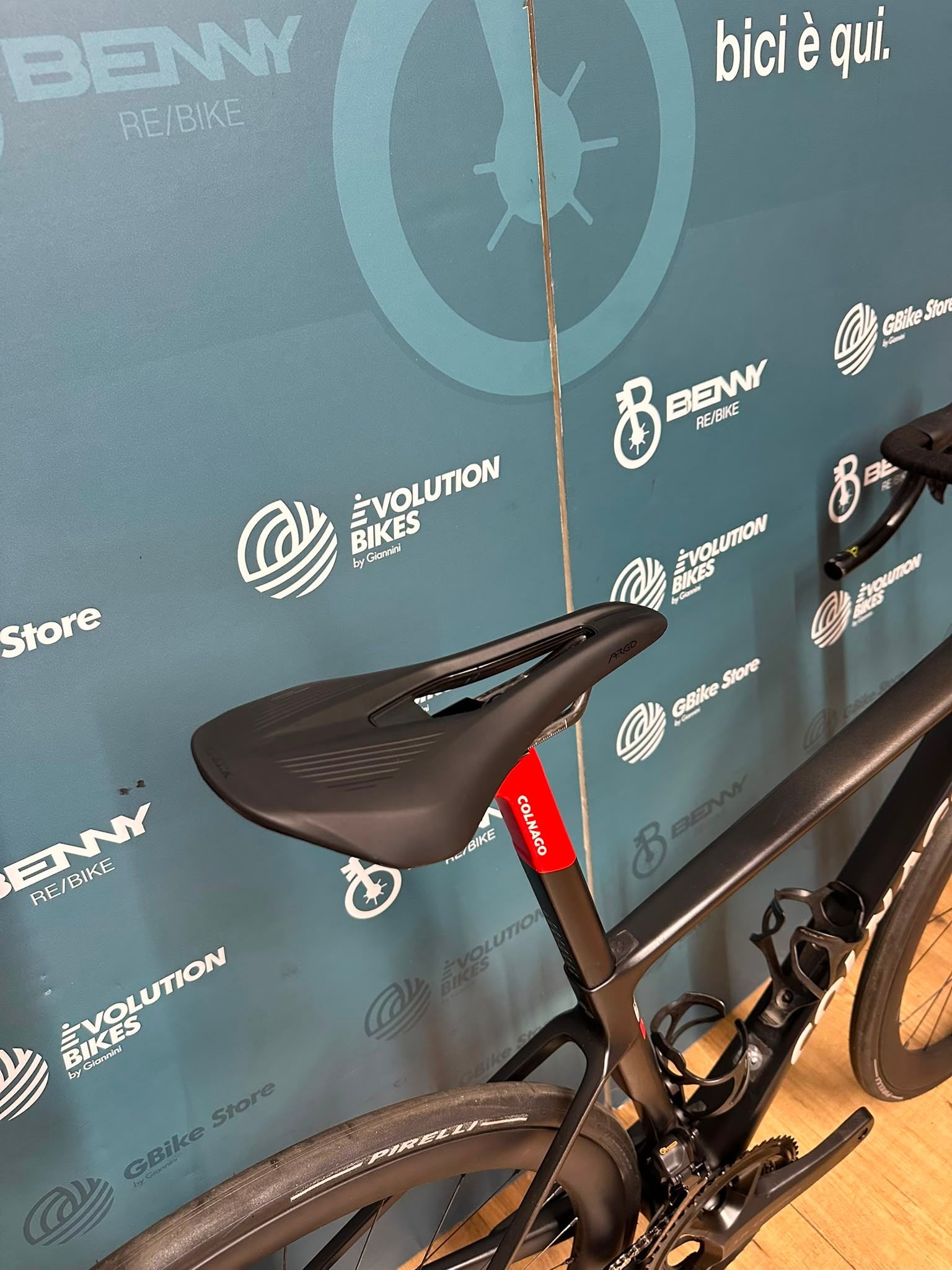 Colnago V4rs Team Uae Emirates 2024 usata — dettaglio