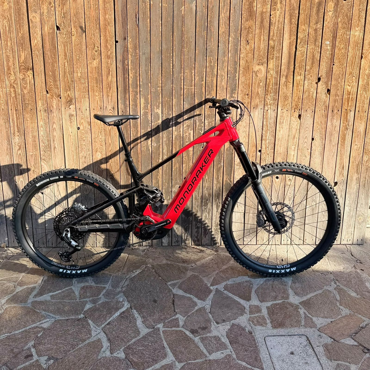 Mondraker Level R 2026 usata — vista laterale