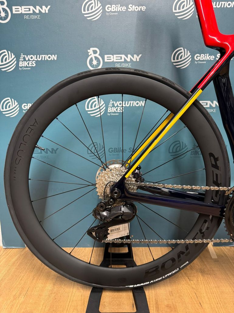 Trek Madone Slr 7 Gen 8 — gruppo Shimano Ultegra Di2, taglia MD/LG