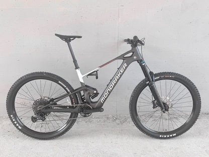 Mondraker Neat R 2024 usata — vista laterale