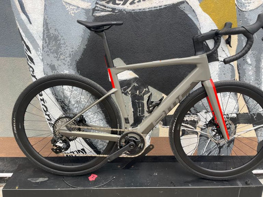 BMC Roadmachine 01 Amp X One 2024 usata — vista laterale