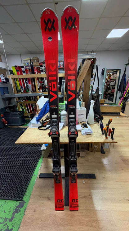 Volkl Racetiger RC — raggio 15.3m, waist 69mm