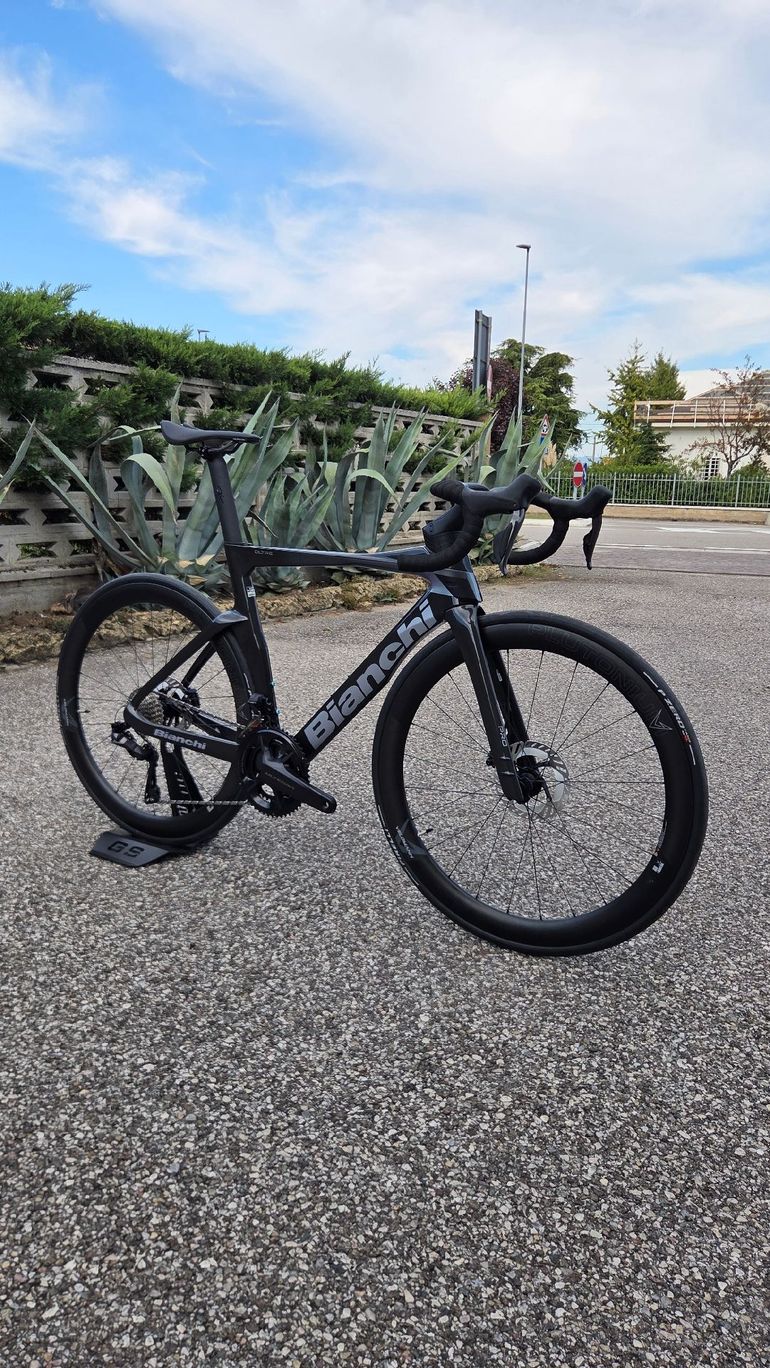 Bianchi Oltre Pro — gruppo Shimano Ultegra Di2, taglia 55