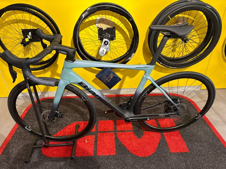 Bianchi Specialissima Pro — gruppo SRAM Force eTap AXS, taglia 55