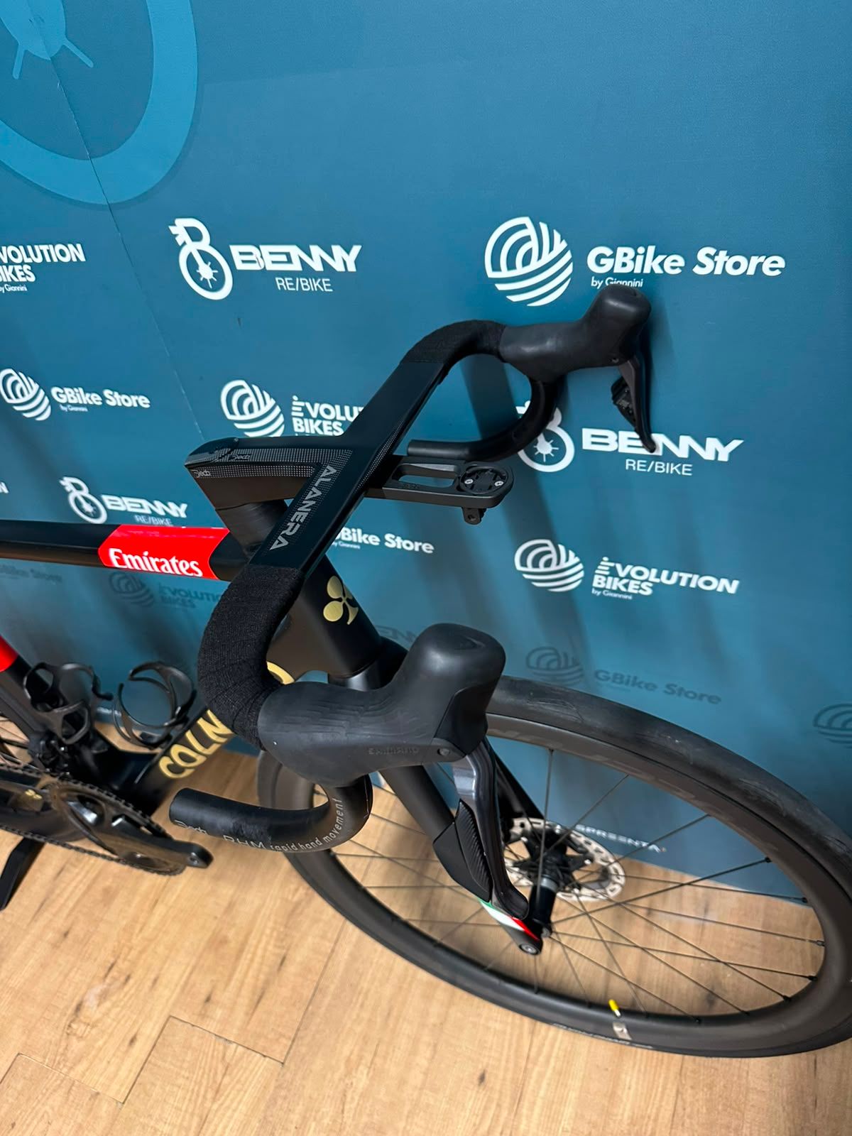 Colnago V3rs Team Uae Emirates 2024 usata — dettaglio