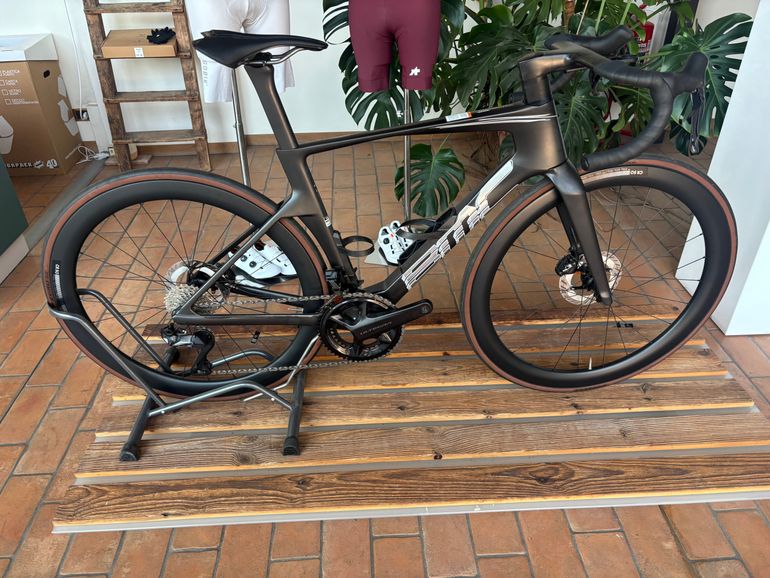 BMC Teammachine R 01 Four 2027 usata — vista laterale