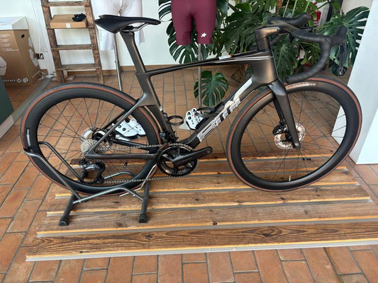 BMC Teammachine R 01 Four 2027 usata — vista laterale