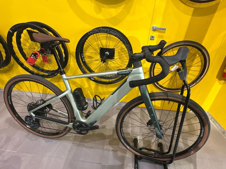Wilier Triestina Adlar 2025 usata — vista laterale