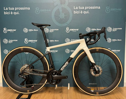 Enve Melee 2026 usata — vista laterale