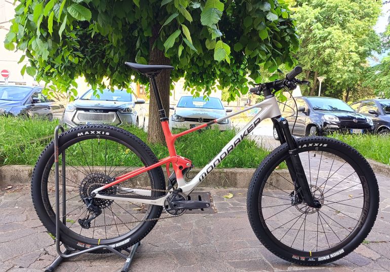 Mondraker F-Podium R 2024 usata — vista laterale