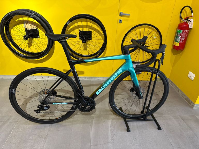 Bianchi Specialissima Comp — gruppo Shimano 105 Di2, taglia 55 cm