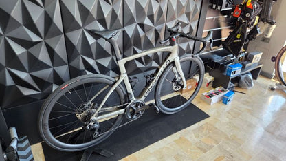 Pinarello F5 — gruppo Shimano 105 Di2, taglia 53