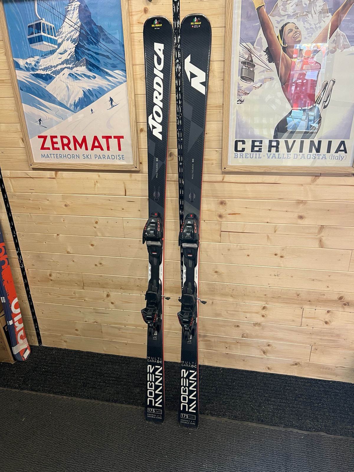 Nordica Dobermann Multigara DC Black — raggio 16m, waist 70mm