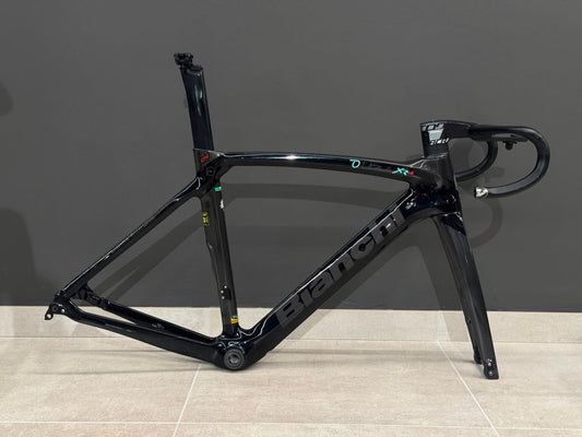 Bianchi Oltre Xr4 2023 usata — vista laterale