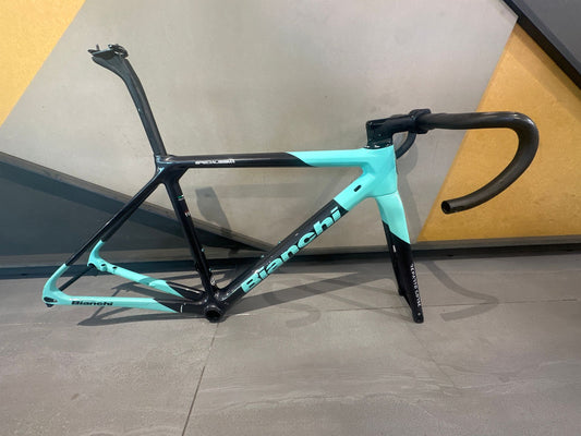 Bianchi Specialissima - Red Etap Axs 2022 usata — vista laterale