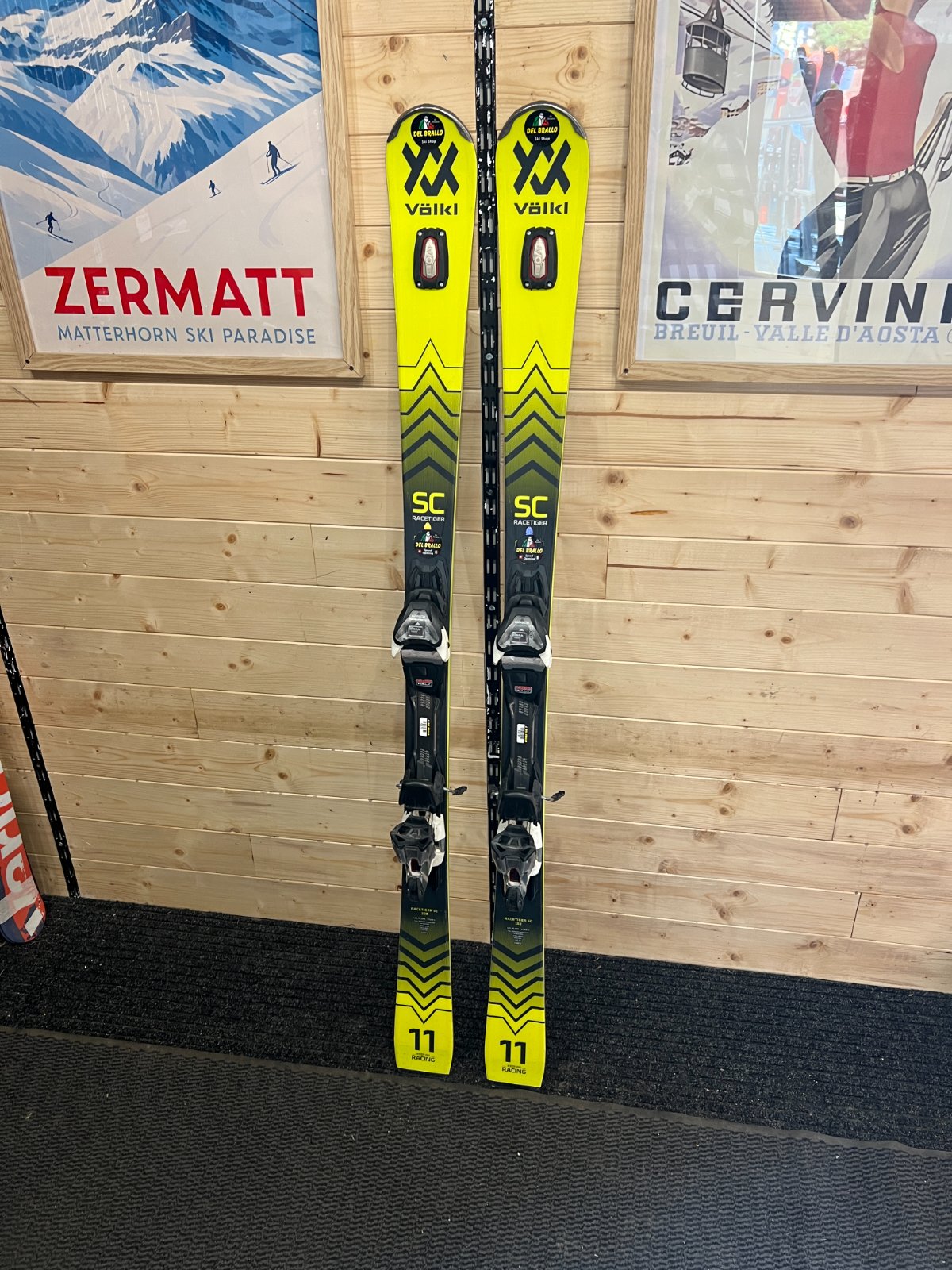 Volkl Racetiger SC — raggio 10.5m, waist 70mm