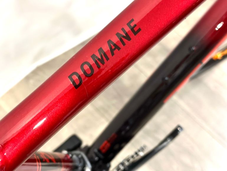 Trek Domane Al 2 Gen 4 — gruppo Shimano Claris, taglia 52