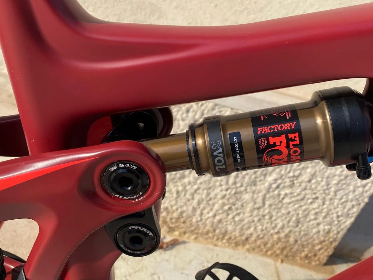 Pivot Trail 423 Kashima 2024 usata — dettaglio