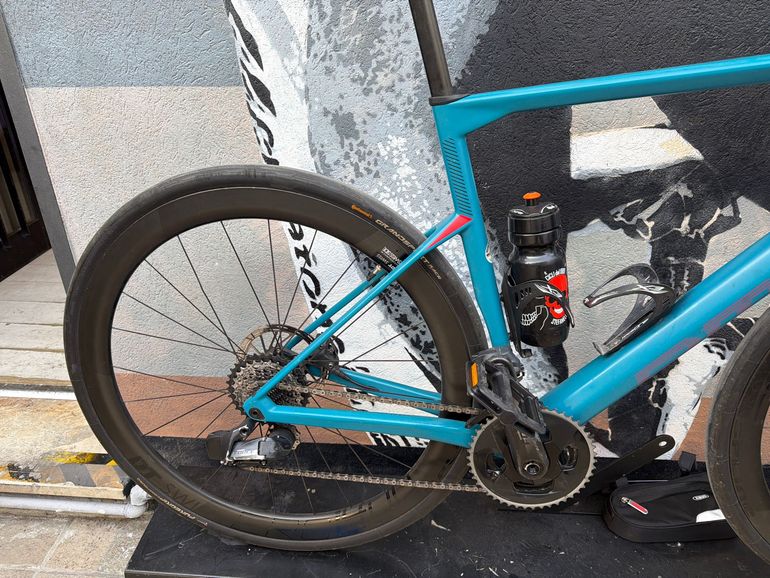 BMC Roadmachine 01 Three — gruppo SRAM Force eTap AXS, taglia 56 cm