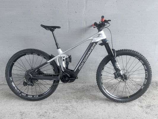 Mondraker Crafty Carbon R 2022 usata — vista laterale