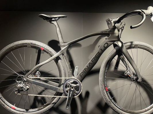 Pinarello Grevil F3 2023 usata — vista laterale