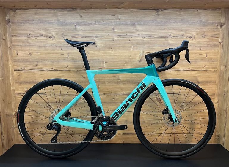 Bianchi Oltre Race 2025 usata — vista laterale