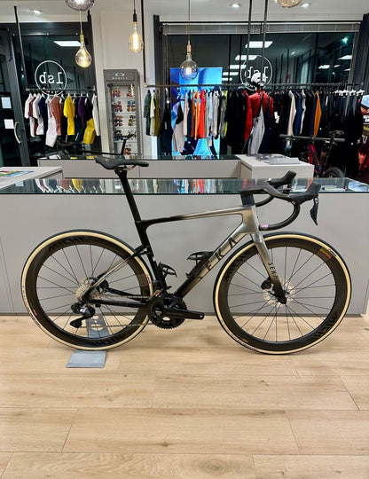 Seka Custom 2026 usata — vista laterale