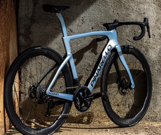 Pinarello Dogma F 2025 usata — vista laterale