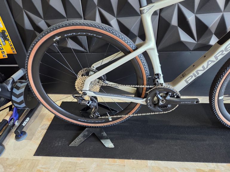 Pinarello Grevil F1 610 — gruppo Shimano GRX, taglia 53