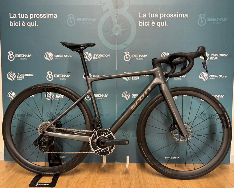 Scott Addict E1 2026 usata — vista laterale