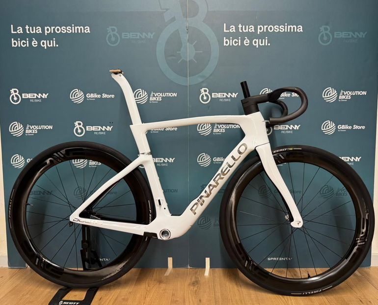 Pinarello Dogma F 2026 usata — vista laterale